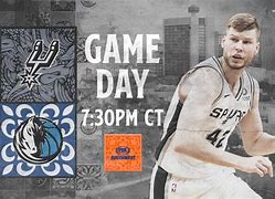 关于马刺队击败独行侠，稳住榜首位置的信息