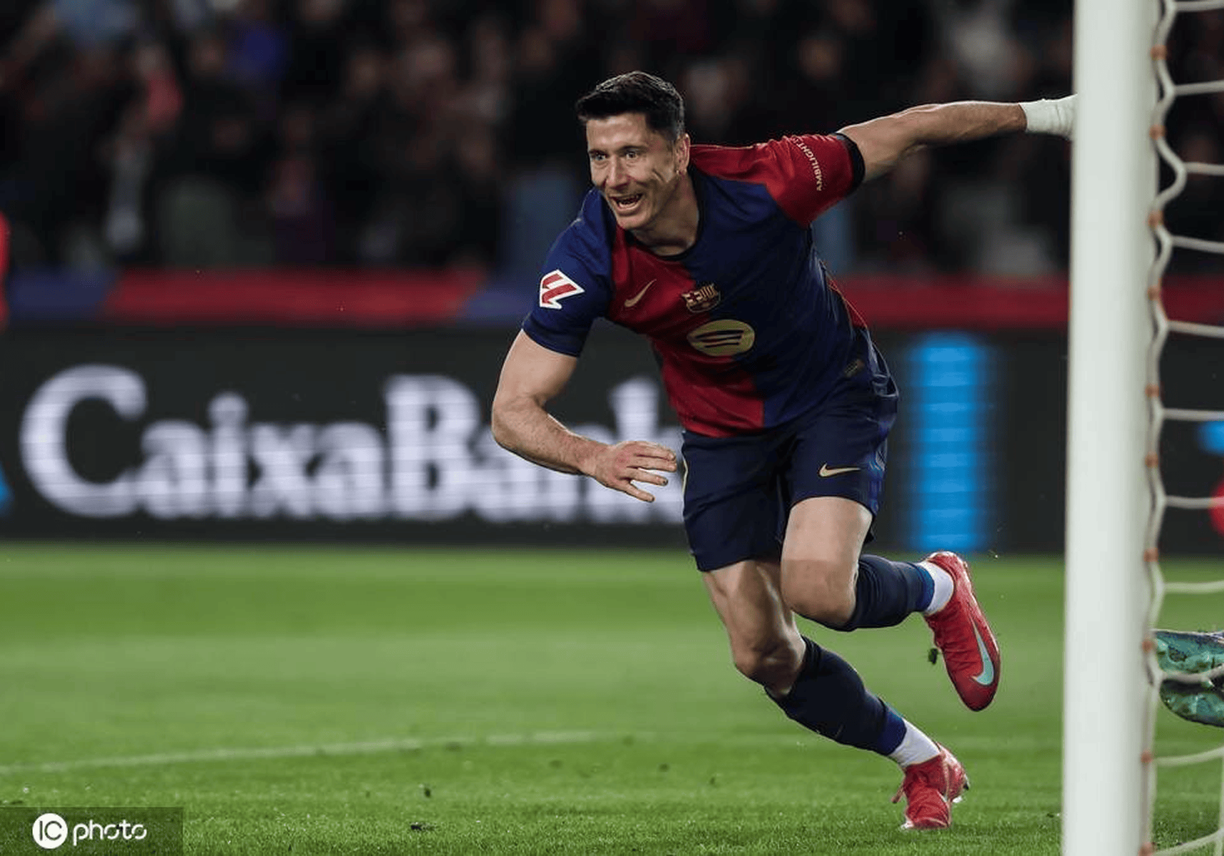 莱万多夫斯基新星高光表现表现惊艳，巴塞罗那未来可期！